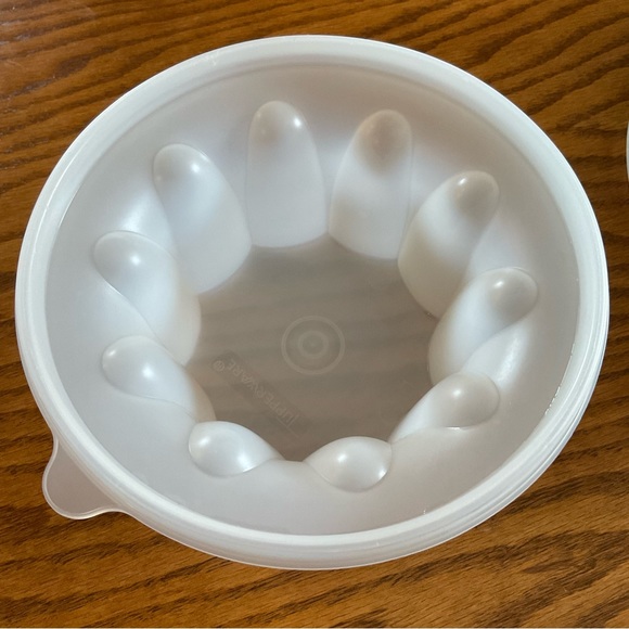 Vintage 3-Piece Classic Tupperware Jello Fluted Ring Salad Mold - Picture 8 of 8
